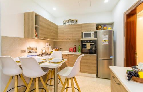 Kalkara Apartamento | Sunny Maltese townhouse Madonnina Kalkara - Happy Rentals