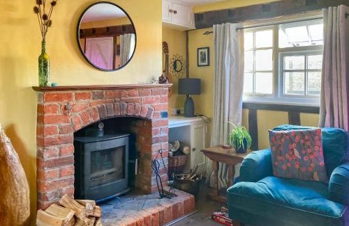 Acton Casa | Sunny Meadow Cottage