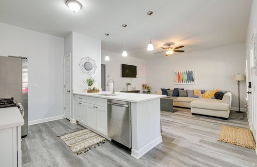 South Memphis Cabaña | Sunny Memphis Home ~ 2 Mi to Beale Street!