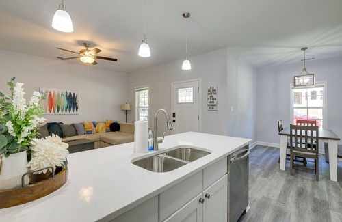 South Memphis Cabaña | Sunny Memphis Home ~ 2 Mi to Beale Street!