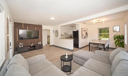 Miami Shores Casa | Sunny Miami Stay - Pool - BBQ - Centrally Located