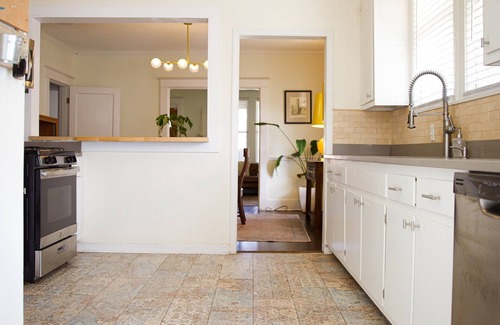 Vollintine-Evergreen Cama Y Desayuno | Sunny Midtown Home in Memphis, TN