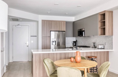 Mission Valley West Apartamento | Sunny Mission Valley 2BR w/ Gym, W/D & BBQ, nr shops, by Blueground
