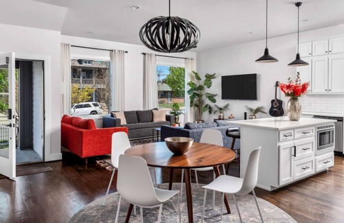 Edgehill Casa | Sunny Modern Oasis Pool, Hot Tub, Fire Pit, Grill, Rooftop