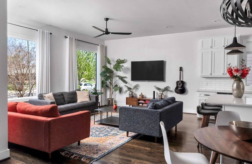 Edgehill Casa | Sunny Modern Oasis Pool, Hot Tub, Fire Pit, Grill, Rooftop