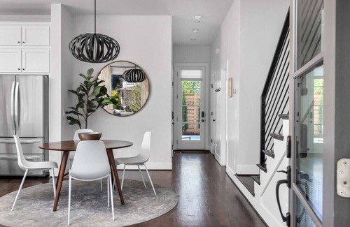 Edgehill Casa | Sunny Modern Oasis Pool, Hot Tub, Fire Pit, Grill, Rooftop