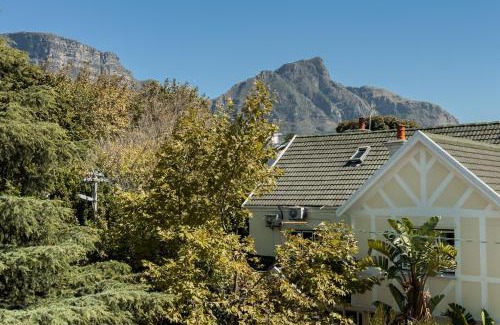 Claremont Apartamento | Sunny modern space with Mountain View