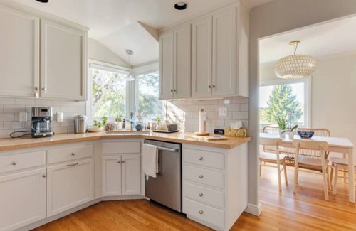 Glen Highlands Casa | Sunny Montclair Retreat: Charming 3 Bedroom Home.