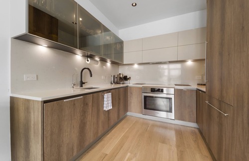 Bushwick Apartamento | Sunny Oasis : W/D, Central Air, Desk & Free Park