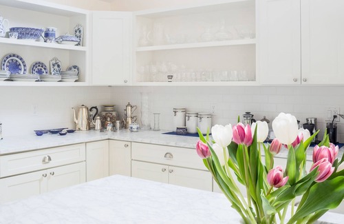 East Hampton North Casa | SOLO, ABIERTO Y ESPACIOSO OASIS SABOR RENOVADO A DOS MINUTOS DE LA CIUDAD