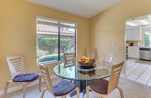 Palm Desert Apartamento | Sunny Pad w/ Patio & Pool Access in Palm Desert!