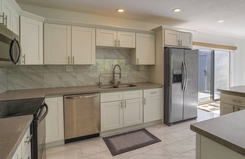 Araby Commons Casa | Sunny Palm Springs Townhome w/ Pool Access!
