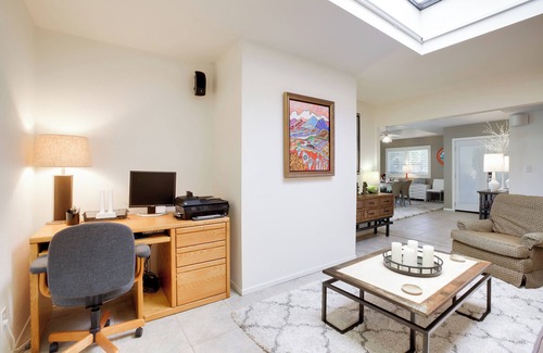 Sonora Sunrise Condominio | Sunny Palm Springs Haven: Fenced Patio, 6 Pools!