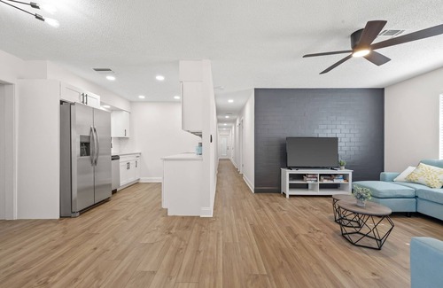 Palmetto Casa | Sunny Palmetto Oasis: 4BR Home with Private Pool by RedAwning