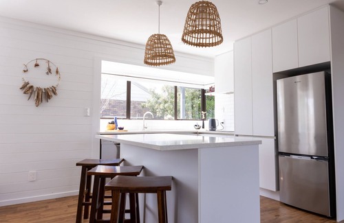 Papamoa Beach Casa | Sunny Pap beach house - filled with sun. ☀️🌊