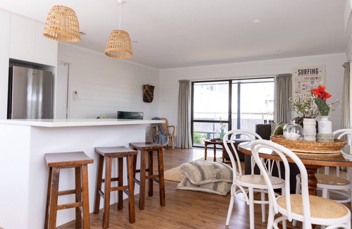 Papamoa Beach Casa | Sunny Pap beach house - filled with sun. ☀️🌊