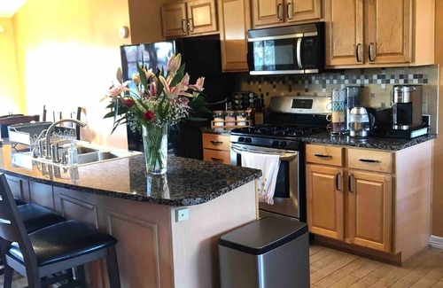 Mercer Island Casa | Sunny Paradiso, perfect location Seattle& Bellevue