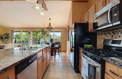 Mercer Island Casa | Sunny Paradiso, perfect location Seattle& Bellevue
