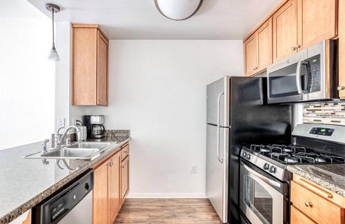 Los Angeles Apartamento | Sunny Playa del Rey 1BR w/ W/D, Gym, Pool, 5 min to beach, by Blueground