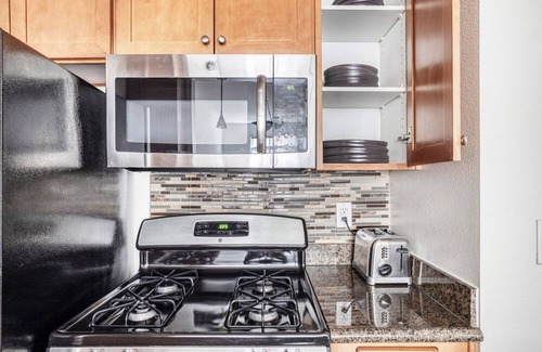 Los Angeles Apartamento | Sunny Playa del Rey 1BR w/ W/D, Gym, Pool, 5 min to beach, by Blueground
