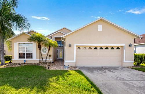 Crescent Lakes Casa | Sunny Private Pool with Nature View to Rear - Quiet Community - Nr Disney