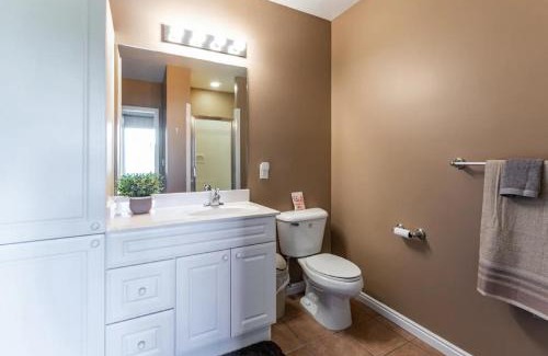 Draper Casa | Sunny Rambler with Deck & Hot Tub in Draper