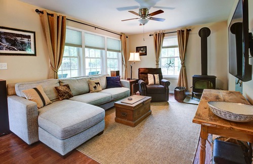 West Saugerties Casa | Sunny, Renovated 1940's Farmhouse - The Perfect Catskills Holiday House!