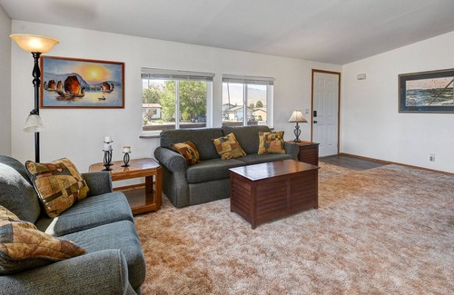 Desert Aire Casa | Sunny Retreat on the Airstrip!