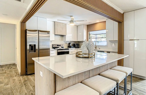 Greater Northdale Casa | “Sunny Retreat” Pool & mini Golf