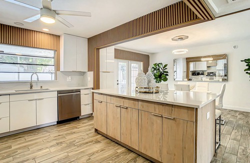 Greater Northdale Casa | “Sunny Retreat” Pool & mini Golf