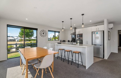 Albert Town Casa | Sunny Riverside Park