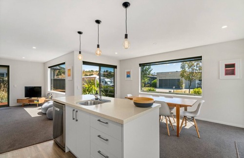 Albert Town Casa | Sunny Riverside Park