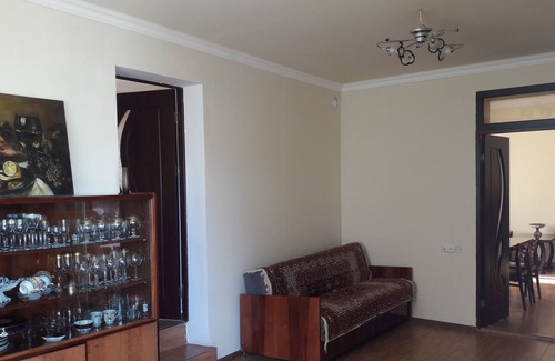 Yerevan Casa | Habitación Soleada Buena Zona