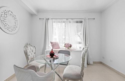 Mascot Casa | Sunny Rooms Mascot