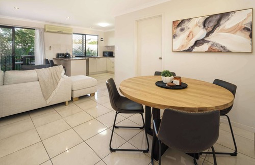 Caloundra Apartamento | Sunny's Coastal Townhouse in Caloundra