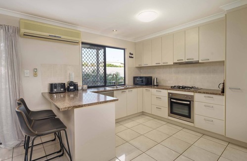 Caloundra Apartamento | Sunny's Coastal Townhouse in Caloundra