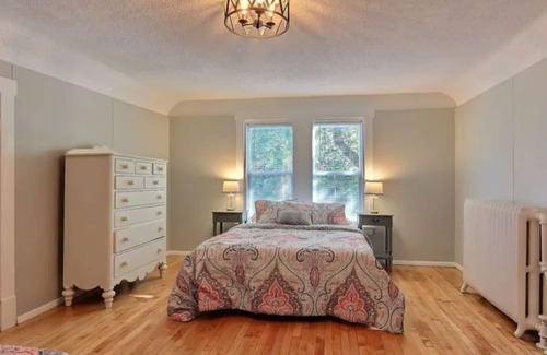 Merriam Park West Casa | Sunny Saint Thomas Side-by-Side!