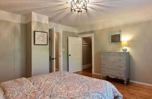 Merriam Park West Casa | Sunny Saint Thomas Side-by-Side!