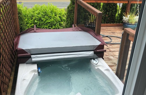 Chemainus Cabaña | Sunny Saltair Seaview Cottage con jacuzzi privado