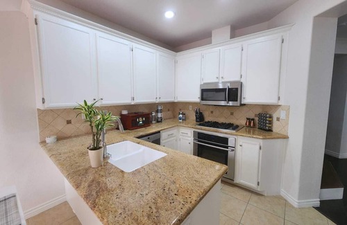 Miramar Ranch North Casa | Sunny San Diego Escape, 20 Mins to Beaches, Zoo, Downtown & Convention Center