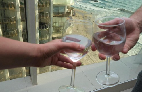Herzliya Pituach Apartamento | Sunny sea view studio