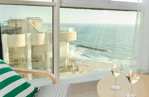 Herzliya Pituach Apartamento | Sunny sea view studio