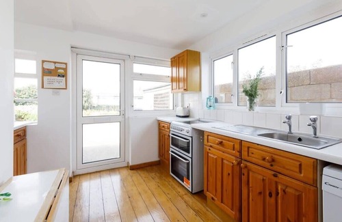 East Wittering Casa | Sunny seafront chalet - sleeps 6