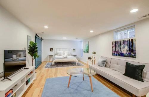 Crestwood Apartamento | SUNNY, SERENE & CENTRALLY-Located STUDIO *PRIVACY *COMFORT *5-STARS