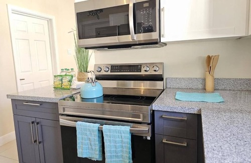 Lucea Casa | Sunny-shore Hideaway