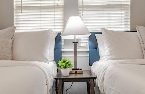 Venetia Casa | Sunny Side at Dog River-Dock, Lake, Fenced Yard