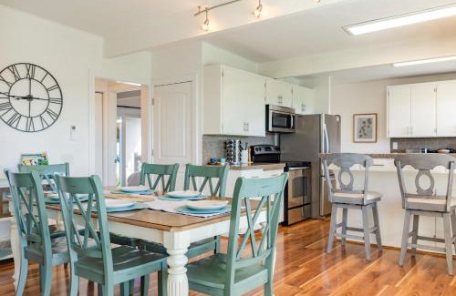 Freeland Casa | Sunny Side Island Retreat by AvantStay Backyard