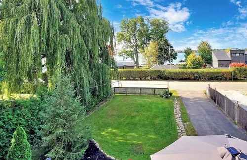 Georgina Casa | Sunny Side Retreat