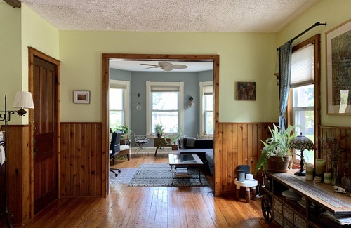 Stockade Historic District Apartamento | Sunny Spacious 2nd Fl home near Union College, Proctors, Ellis