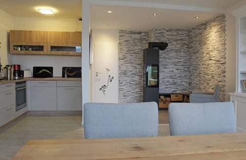 Groemitz Apartamento | Amplio y soleado ático con piscina y sauna.